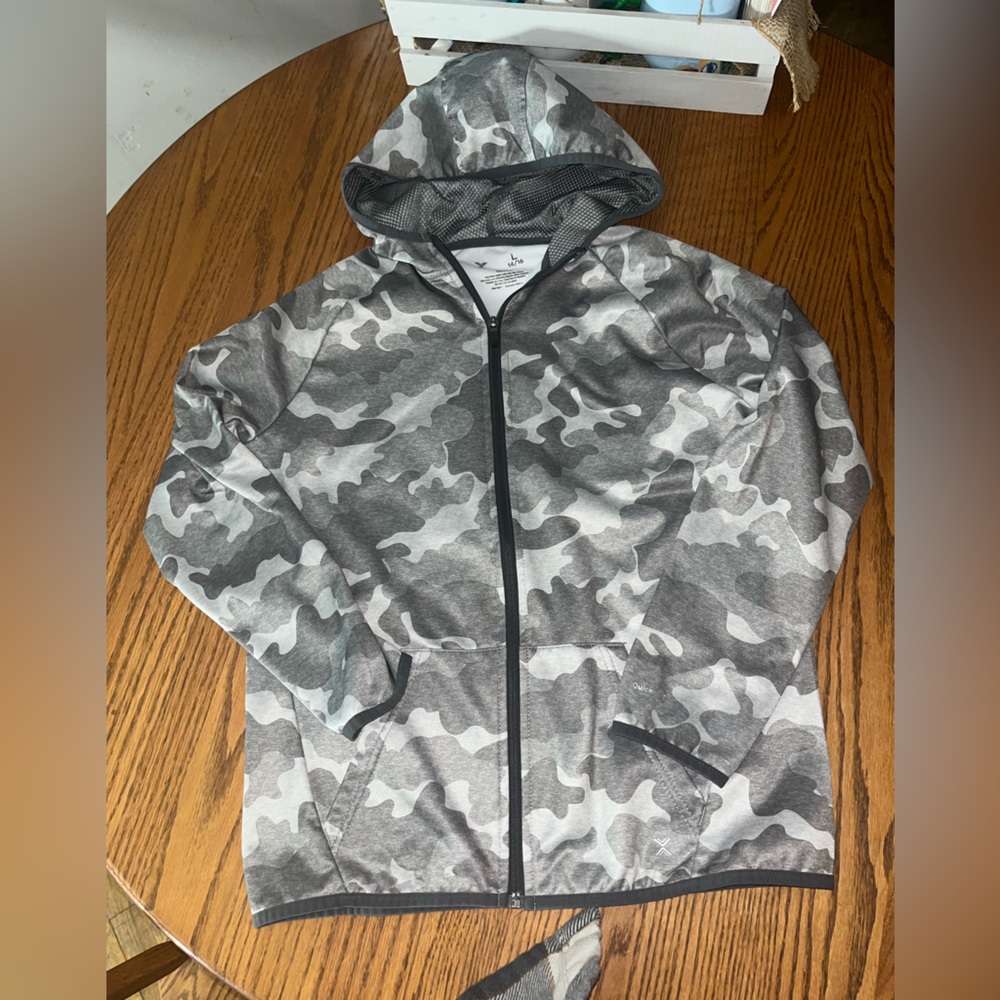 BOYS LARGE XERSION GRAY CAMO ZIP UP HOODIE LIKE NEW